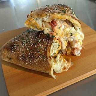 ELIAS’S CALZONE