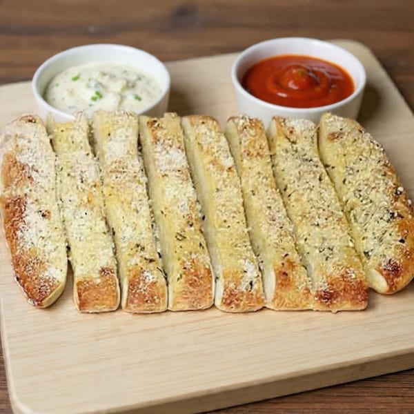 Garlic breadsticks with parmesan cheese and herbs, served with marinara and ranch dipping sauces.