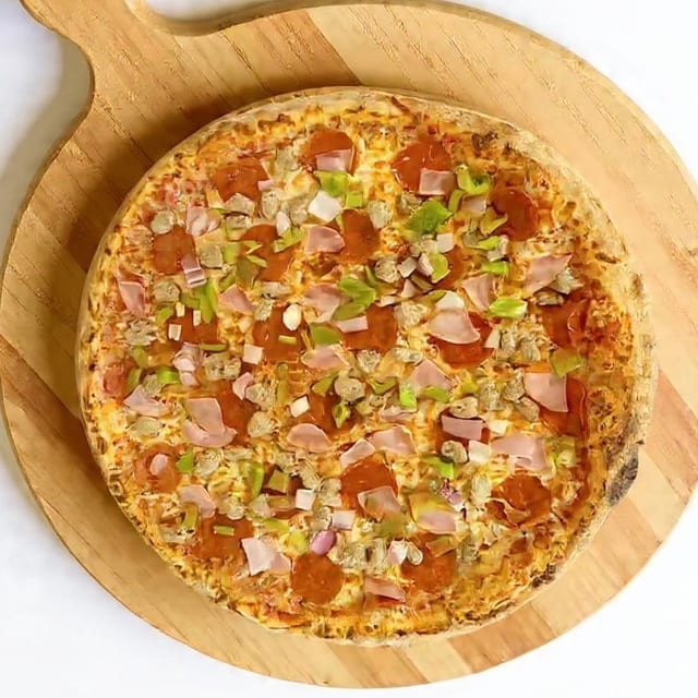 Deluxe Pizza.